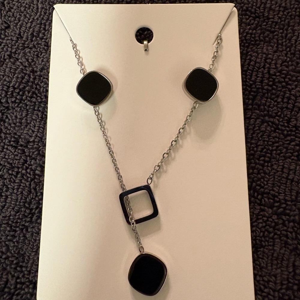 Silver Tone Chain Necklace Set with Black Pendant‎ & pierced earrings